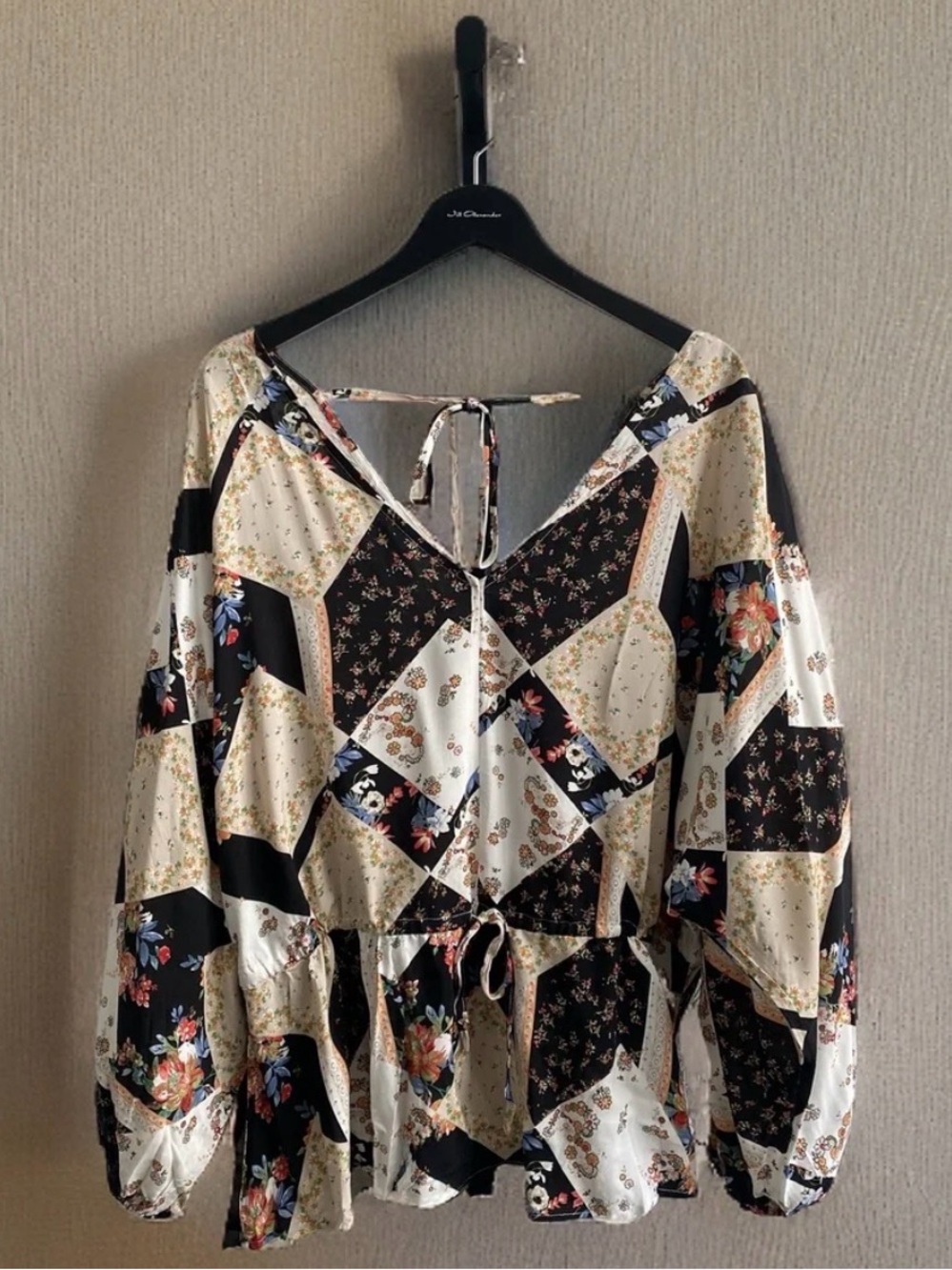 ANDREE BY UNIT Cream Floral Tie-Shoulder Top with Navy Accents